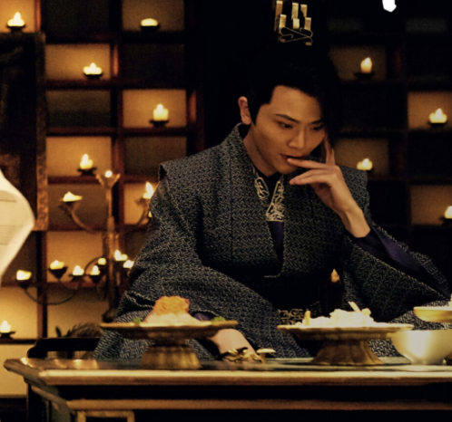 庆余年：二皇子的一生有多惨？被庆帝作磨刀石，谋反失败自尽而亡