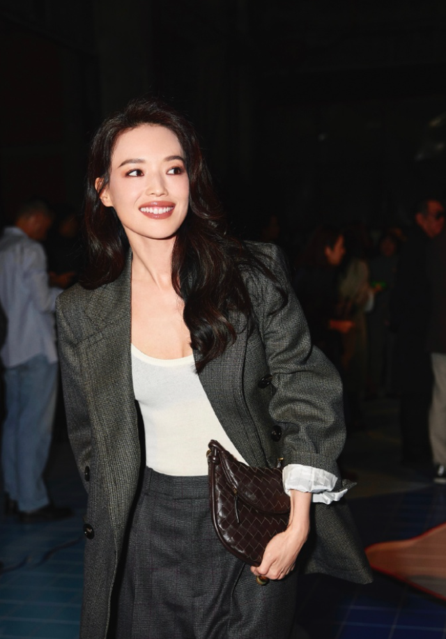 19岁舒淇拍“全裸写真”“三级片”一脱成名，老板亲自上场