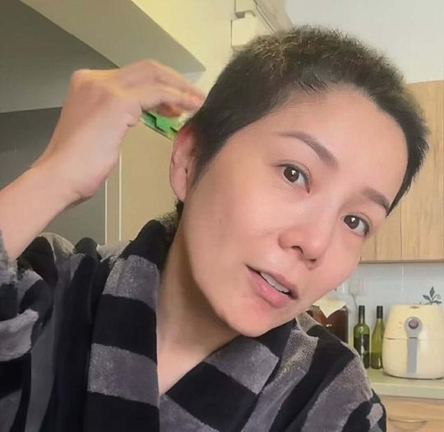 乳腺癌复发!香港知名女星完成细胞免疫治疗,勇敢以光头形象出镜