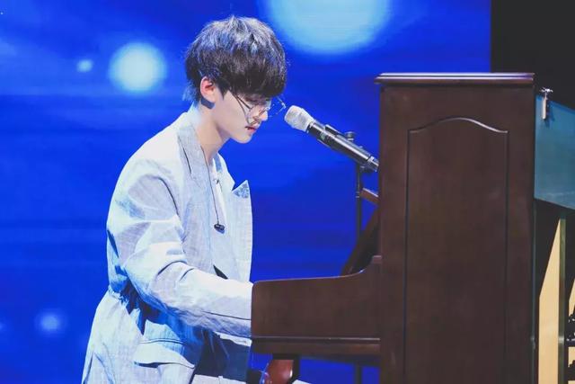 《偶练》人气选手采访现场“发火”了？！他究竟能不能算年少成名