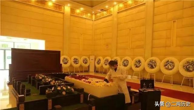 我，90后女生，在殡仪馆给死人化妆，印象最深的是第一次上岗