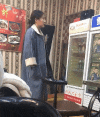 公司新来的女员工不仅身材好，工作能力也强，每次老板出差都带她