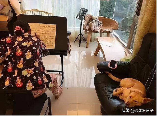 王源染粉色头发,再次引发网友猜测,和欧阳娜娜疑似真的恋爱中?