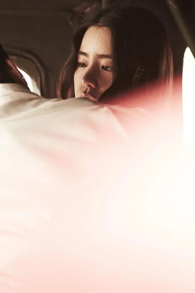 韩国大尺度三级片“人间中毒”禁忌之恋，下属妻子成情人