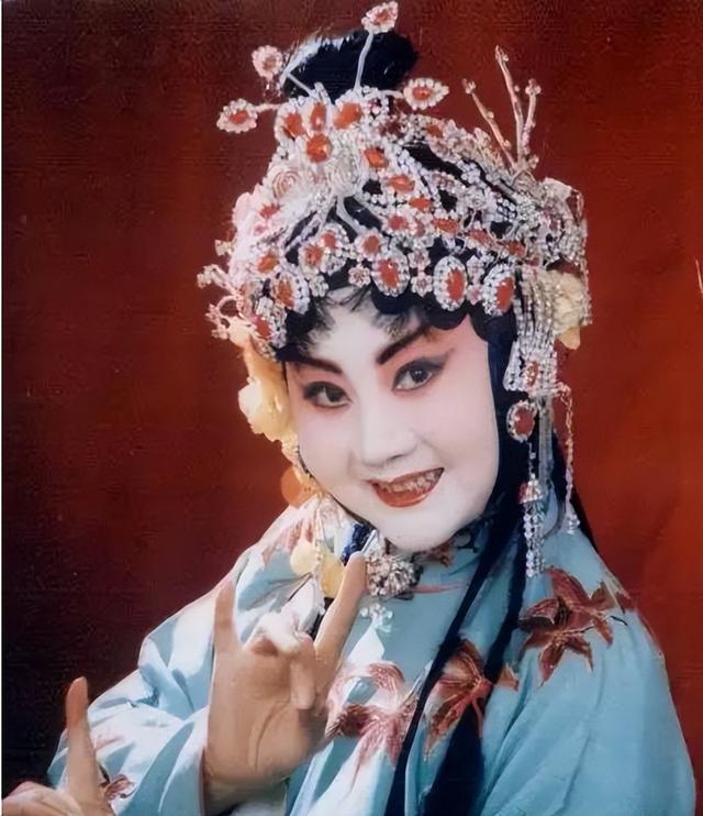 “丑男”王大治，爱过的3个女人一个比一个漂亮，董洁只能算一般