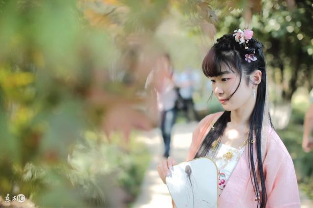 小说：妖后被雷劈焦了！重生归来，她竟要洗白虐渣？