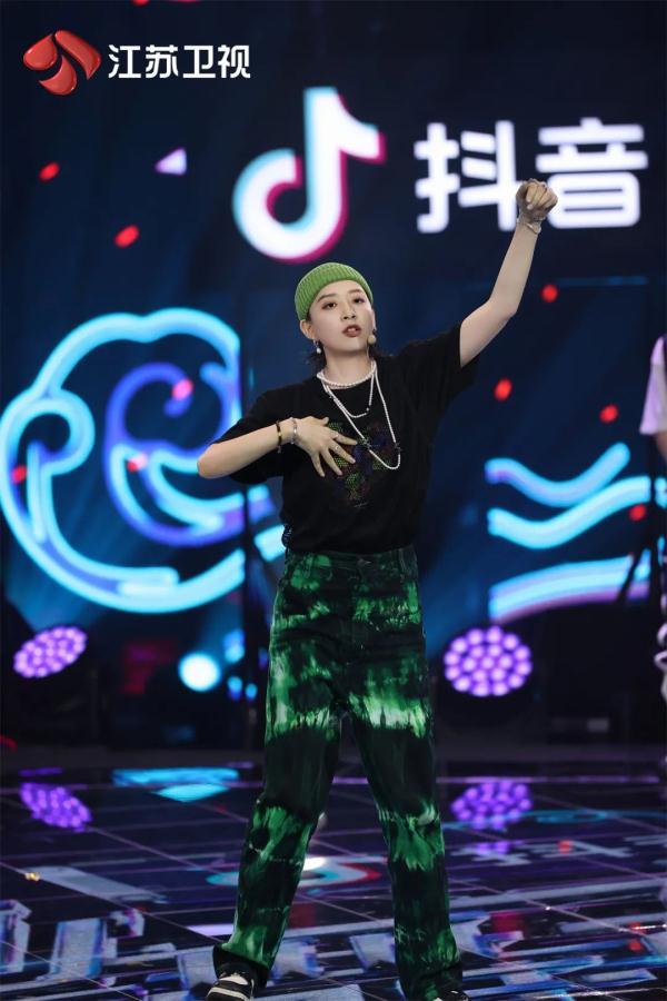 《蒙面舞王》舞力全开，“无人区玫瑰”旗袍舞惊艳全场