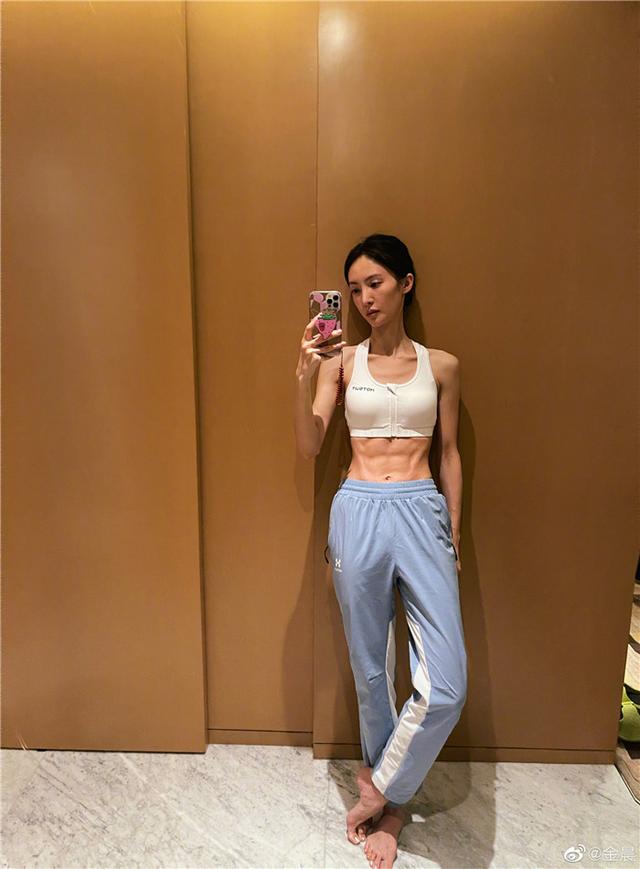 金晨晒大方晒腹肌照！四块腹肌太吸睛 身材不输男星好强