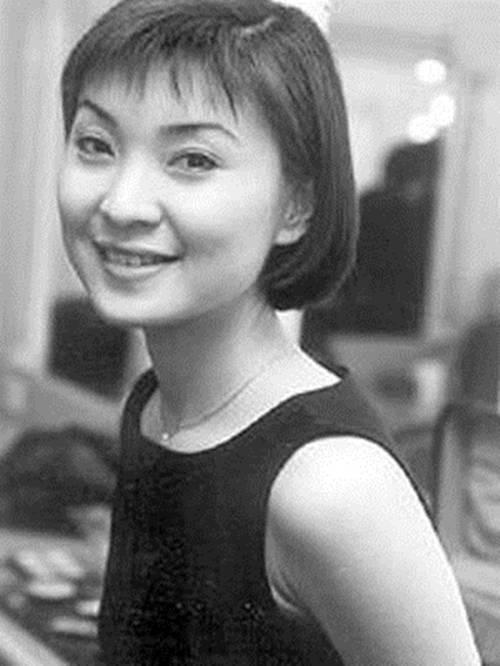 一首《常回家看看》火遍全国，23年过去了，陈红去哪了？