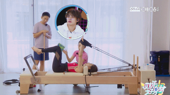 范冰冰罕见真空大尺度，咬手指头上泛红晕，造型一言难尽