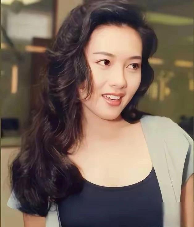 引爆回忆杀！李丽珍揭秘三点全露历程，看她是如何成名又毁誉参半