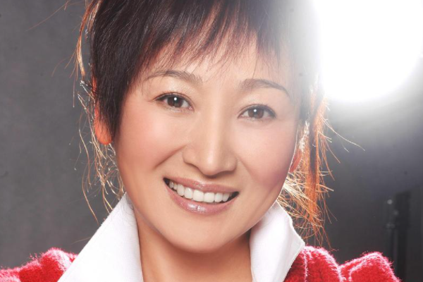 离开“嗜酒如命”的腾格尔，62岁的哈斯高娃，事业成功生活快乐