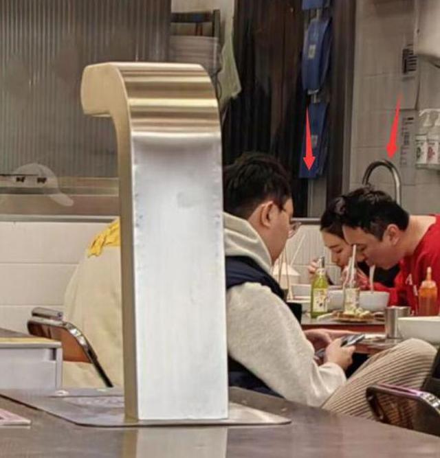 王思聪女友小肉安素颜照曝光，额头上痘痘抢镜，样貌清纯像高中生