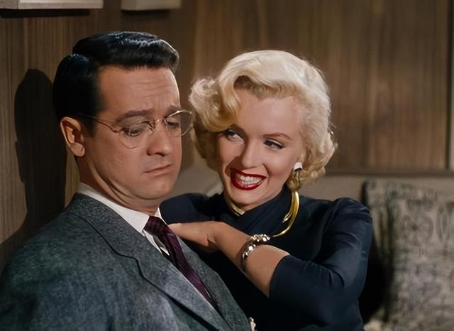 电影《绅士爱美人》：梦露和罗素携手带你领略音乐喜剧的无限魅力