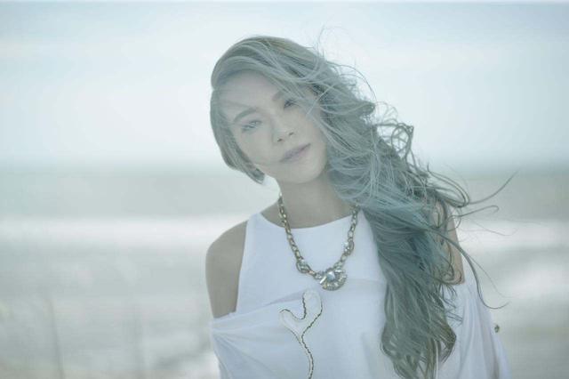 37岁台湾女歌手张芸京：知名歌手到街头艺人，2年前曾吃药轻生