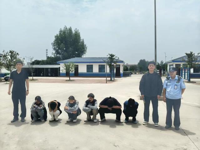 凌晨，5男3女竟在篮球场干这事……