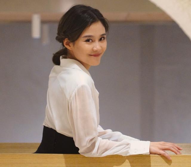 张嘉译力捧她，岳红称亏欠她，这位星二代为啥一直不红？