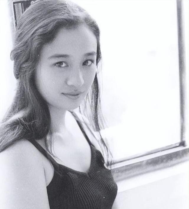 她曾经红过巩俐，却因爱错人毁了一生，婚后丈夫“拒认”亲生儿子