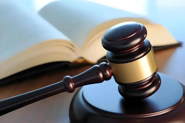 女孩喝醉被3名男孩侵犯，父母怒将酒吧与酒店告上法院索赔30万元