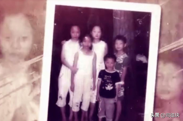 19年江西24岁男子带85岁老妇进婚纱店，一开口，店员纳闷难以答复