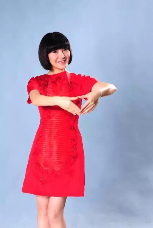 一首《常回家看看》火遍全国，23年过去了，陈红去哪了？