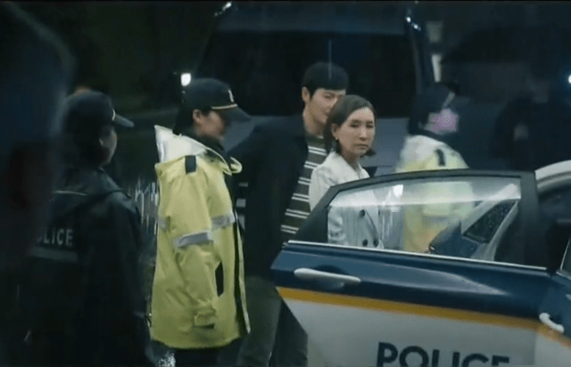 《窥探》大结局：80被判死刑，在牢里杀死韩书俊，知恩跳海自杀