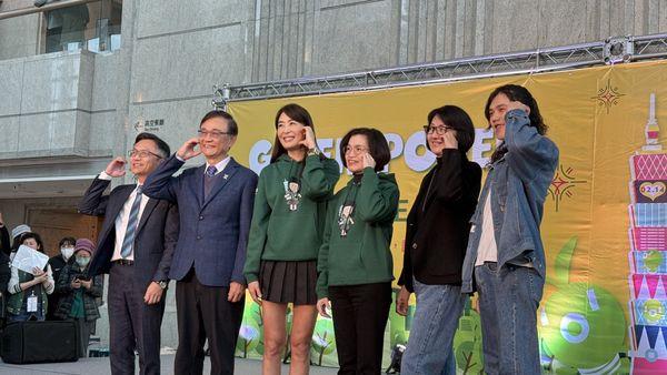 贾永婕谈大S告别聚会　范晓萱露面了弹琴送别