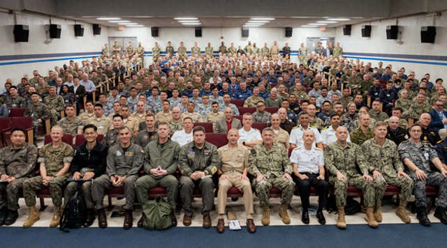 美国环太平洋军演压轴戏码:4万吨巨舰将被击沉,到底秀给谁看?