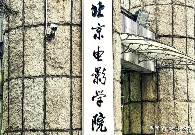 周里京一生清高不炒作，唯一心里过不去的坎，就是已故30年的妻子