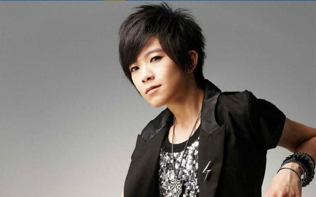 37岁台湾女歌手张芸京：知名歌手到街头艺人，2年前曾吃药轻生