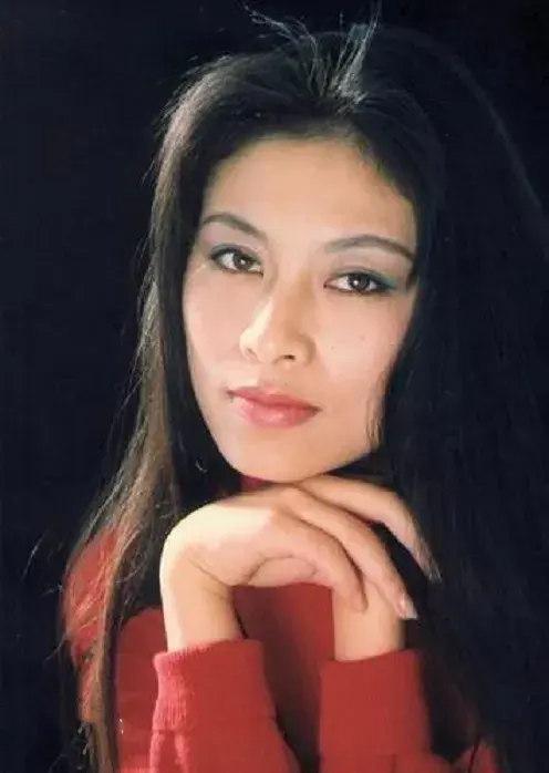 张嘉译力捧她，岳红称亏欠她，这位星二代为啥一直不红？