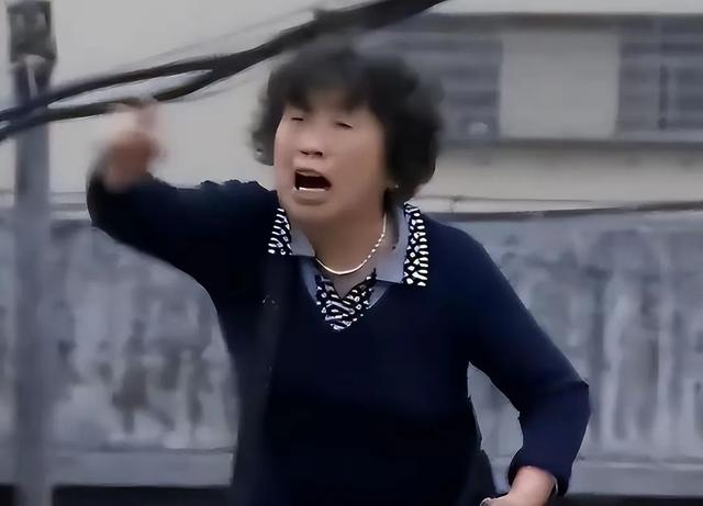 儿子洞房夜，母亲强入婚房，背后究竟隐藏着什么？