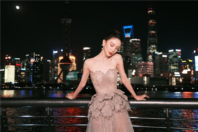 金晨晒大方晒腹肌照！四块腹肌太吸睛 身材不输男星好强