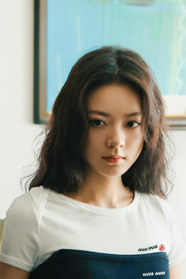 石阶漫步！赵今麦活力美图