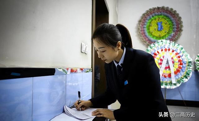 我，90后女生，在殡仪馆给死人化妆，印象最深的是第一次上岗