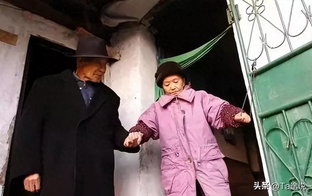 1997年，82岁抗战老兵“三婚”，领证时发现新娘竟是60年前的原配