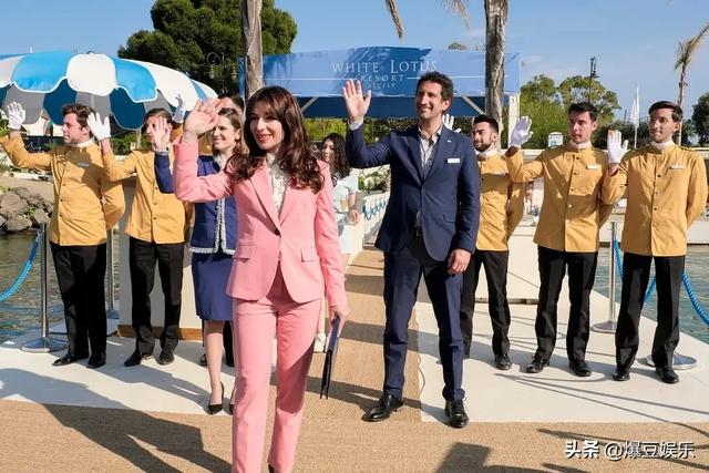 在欲望与虚伪的漩涡中沉浮《白莲花度假村》的双面镜鉴