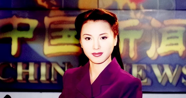 央视主持人梦桐：嫁给丈夫多年恩爱如初，如今48岁仍风韵犹存