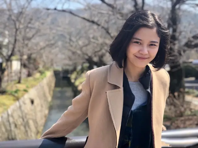 张嘉译力捧她，岳红称亏欠她，这位星二代为啥一直不红？