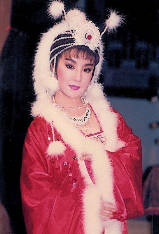 70岁台湾女星连明月病危，儿子决定捐肝救母，但存活率只有10%