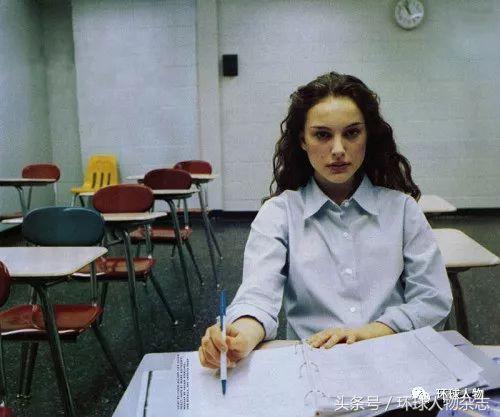 13岁成名,18岁上哈佛,她不想当男人幻想对象,只想做自由黑天鹅