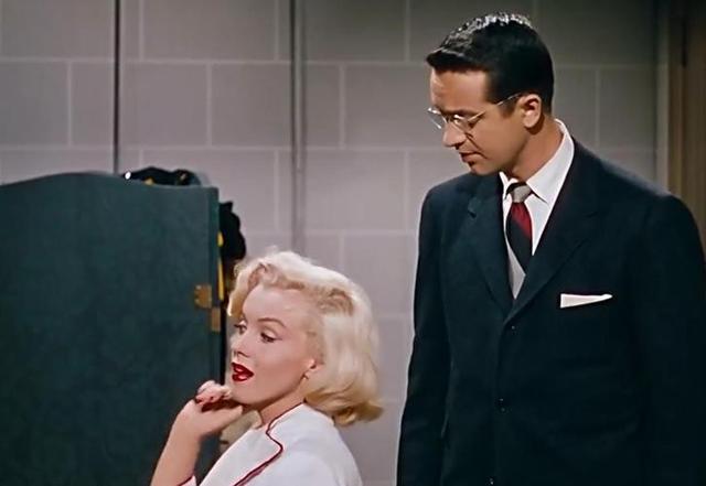 电影《绅士爱美人》：梦露和罗素携手带你领略音乐喜剧的无限魅力