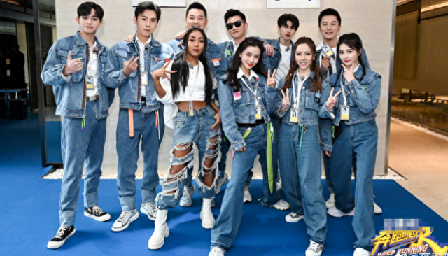 蔡徐坤身高184黄旭熙183,两人跑男首次同框,谁谎报一望而知