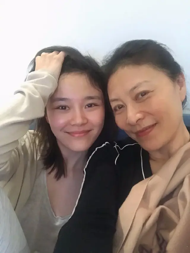 张嘉译力捧她，岳红称亏欠她，这位星二代为啥一直不红？
