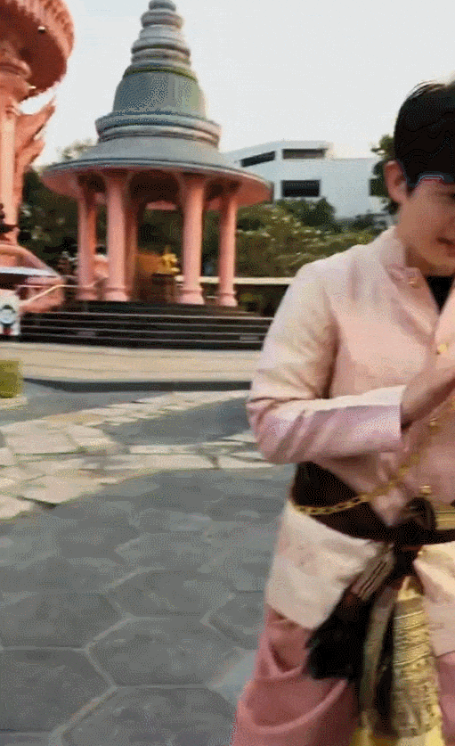 沙溢胡可一家四口跳接力舞蹈 13岁安吉帅气又腼腆