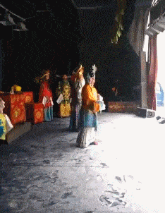 公司新来的女员工不仅身材好，工作能力也强，每次老板出差都带她