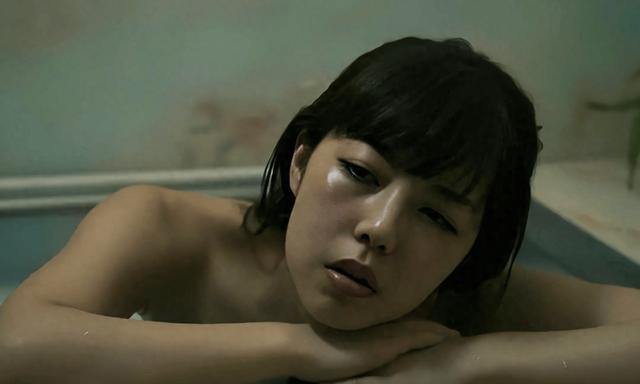 日本限制级伦理电影《春情荡漾》解读:情与爱的欢愉,激情与自卑