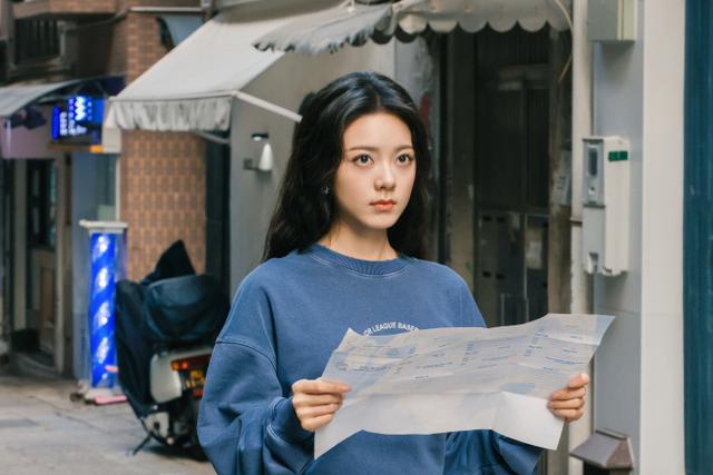 石阶漫步！赵今麦活力美图