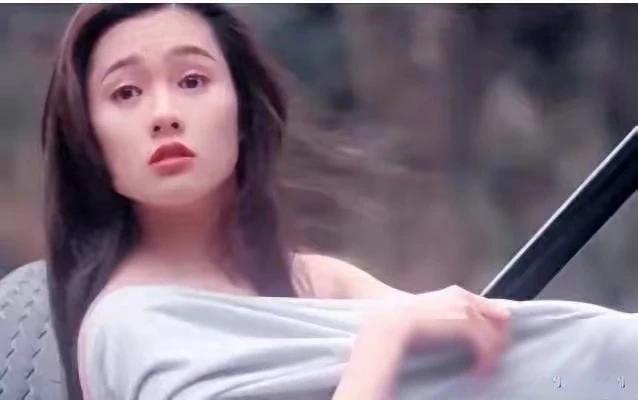 引爆回忆杀！李丽珍揭秘三点全露历程，看她是如何成名又毁誉参半