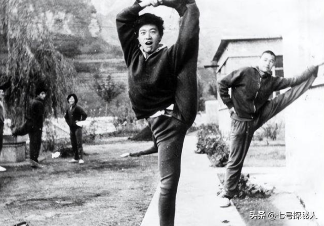 周里京一生清高不炒作，唯一心里过不去的坎，就是已故30年的妻子